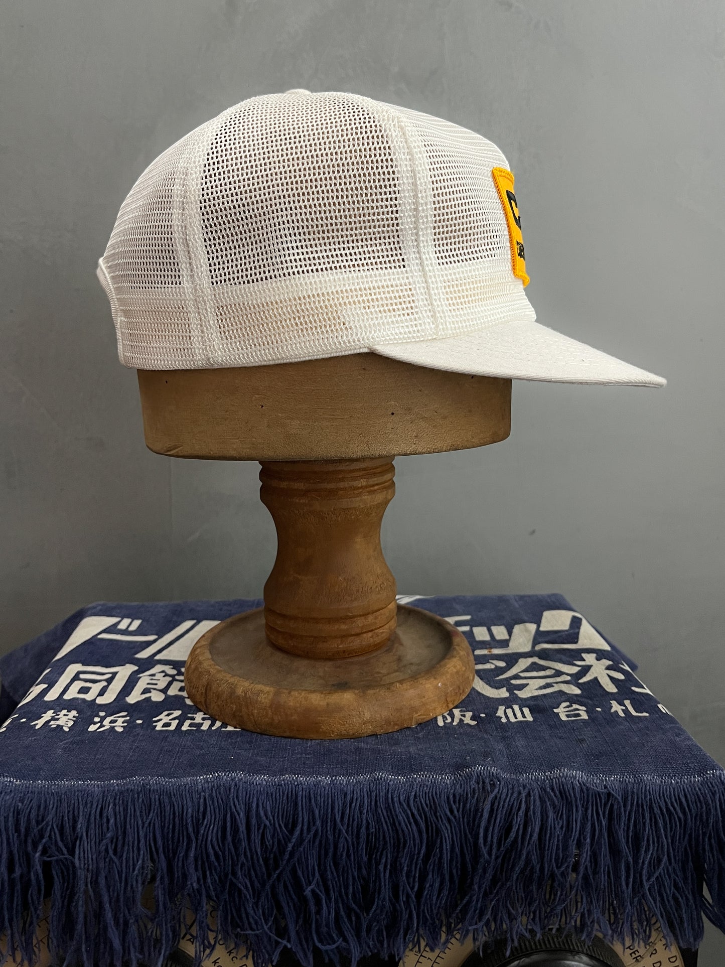 Cat Full Mesh Trucker