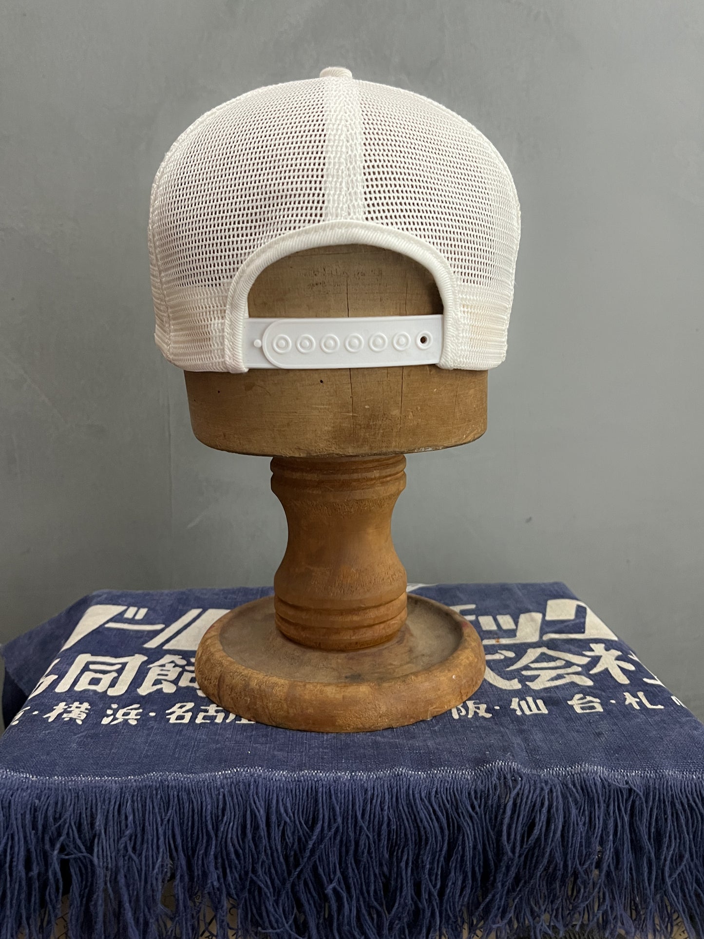 Cat Full Mesh Trucker