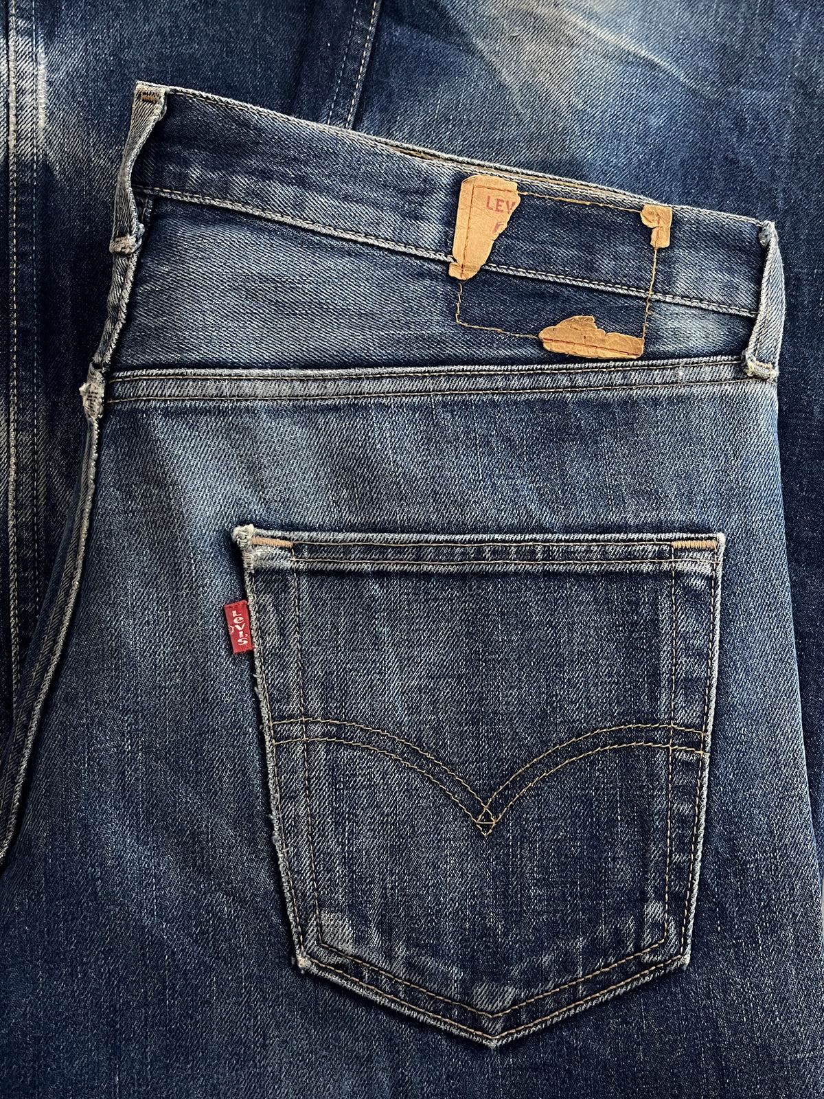 Thrashed 00's Levi's 520's [39"]