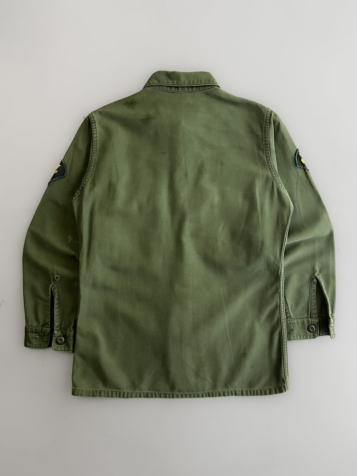 1960s U.S. Army OG-107 Utility Shirt w 196th Infantry Brigade
[M]