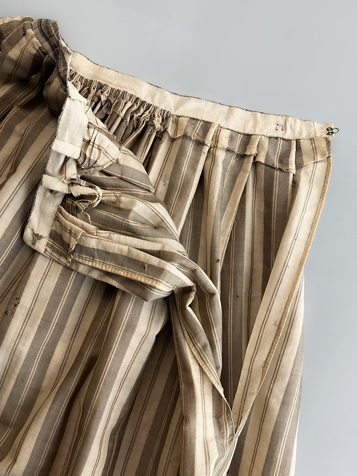 Late 1800's British Raw Silk Skirt [26"]