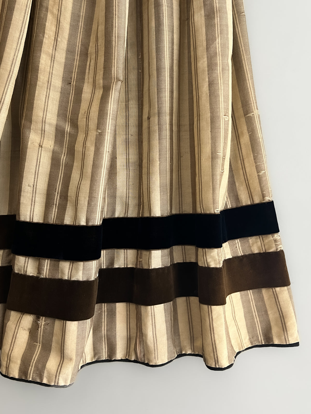 Late 1800's British Raw Silk Skirt [26"]