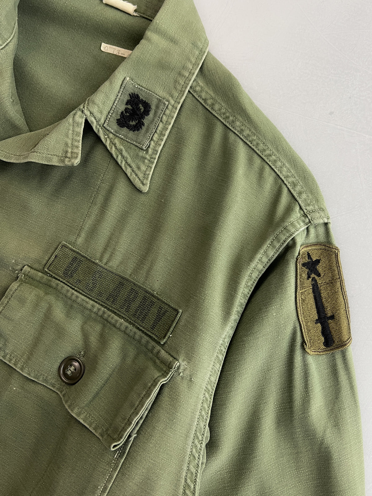 1960’s U.S. Army OG-107 Utility Shirt w 196th Infantry Brigade [M/L]