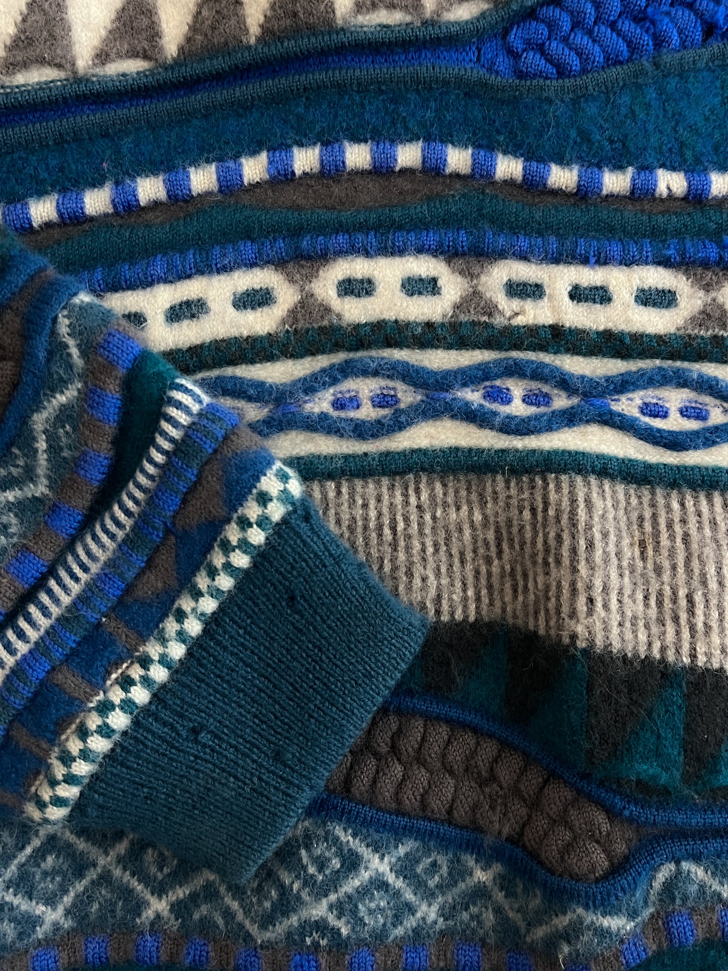 1990's Emaroo 3-D Knit [S/M]