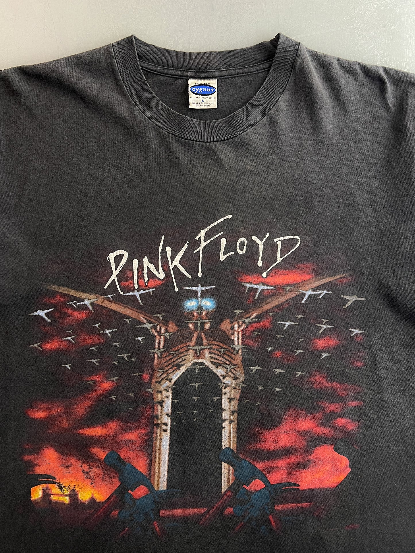 90's Pink Floyd "The Wall" Tee [L]