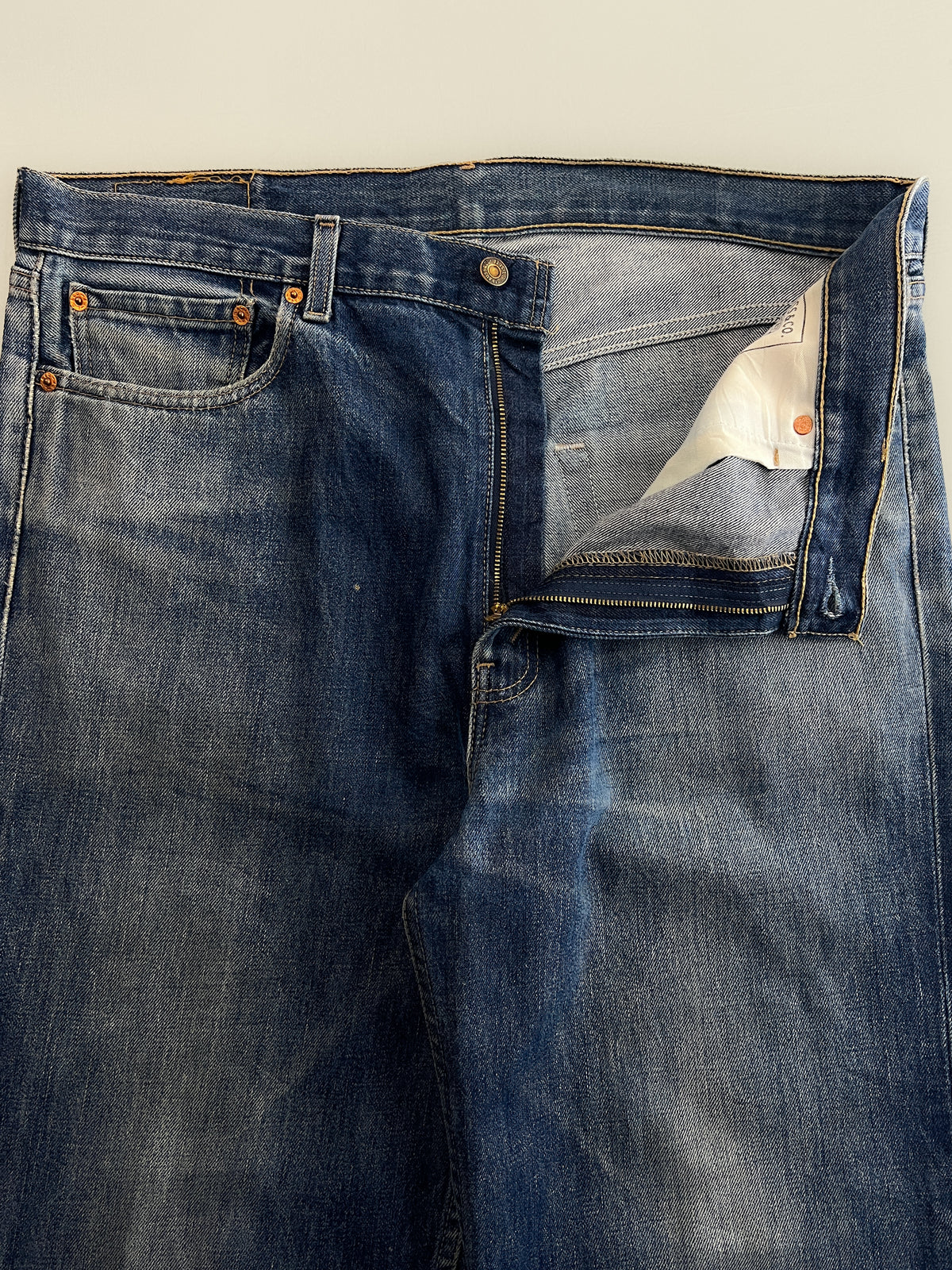 Thrashed 00's Levi's 520's [39"]