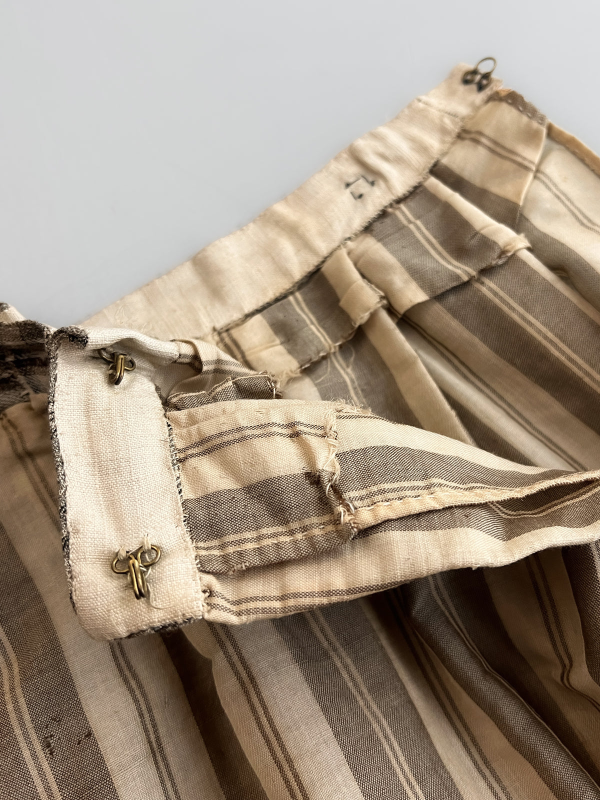 Late 1800's British Raw Silk Skirt [26"]
