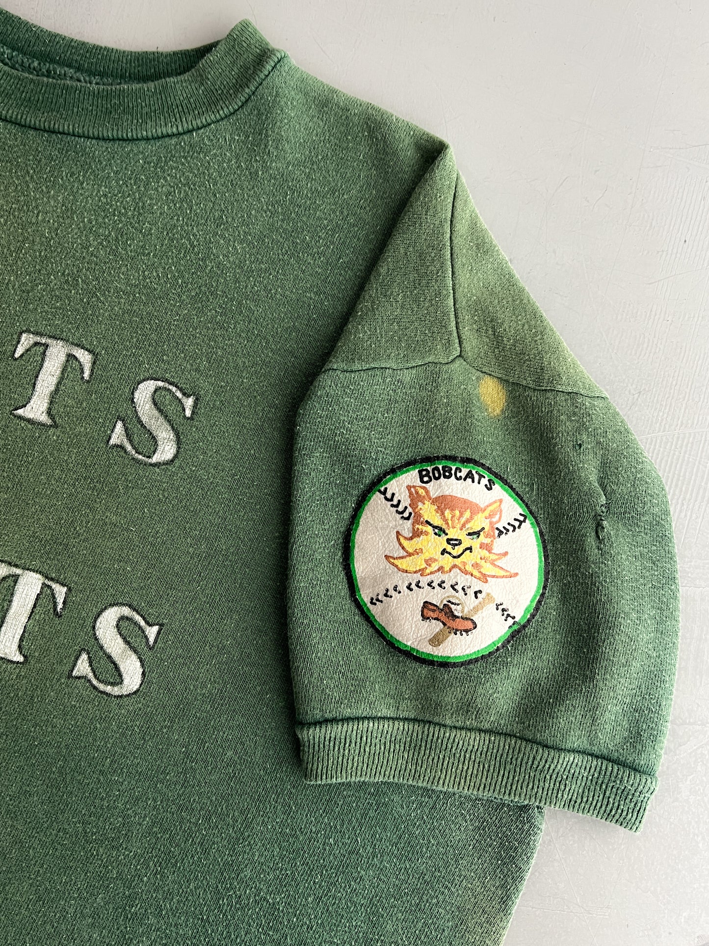 Faded Hand Drawn ‘Bert’s Bobcats’ Short Sleeve Sweatshirt [M/L]