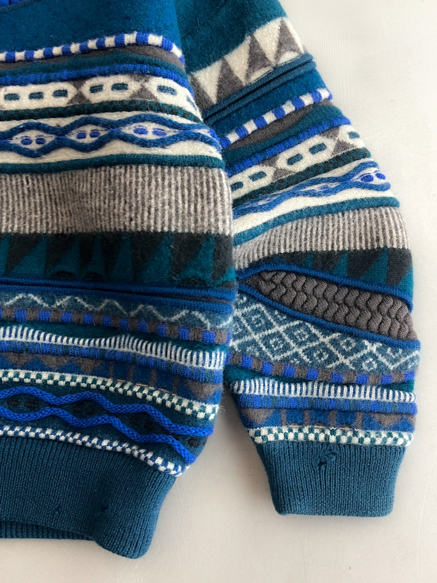 1990's Emaroo 3-D Knit [S/M]