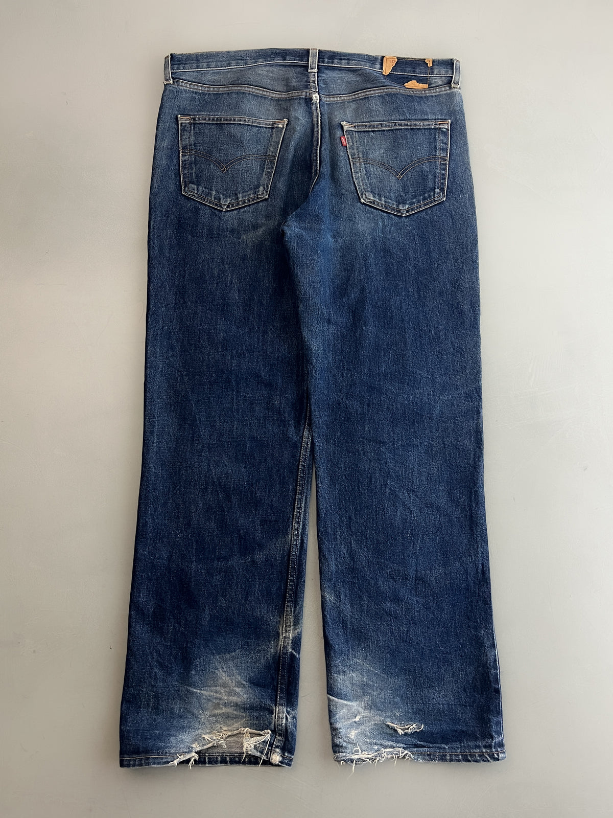 Thrashed 00's Levi's 520's [39"]