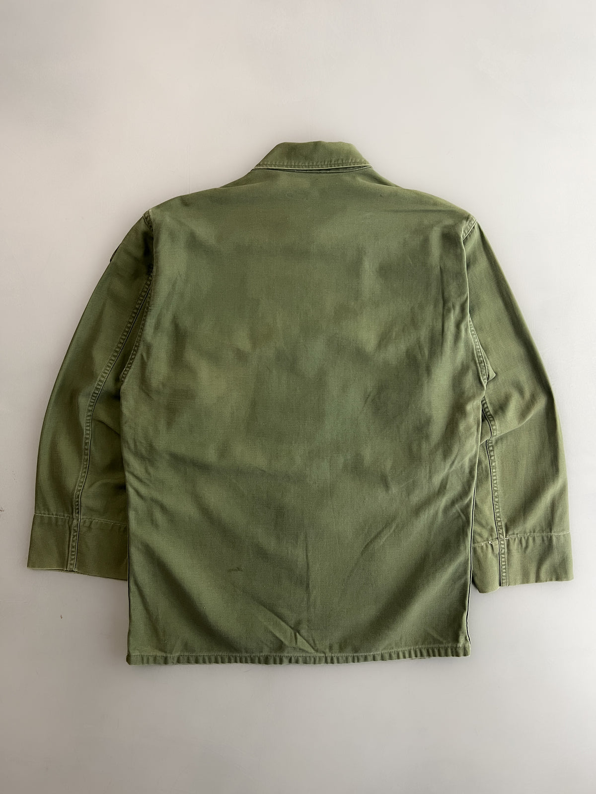 1960’s U.S. Army OG-107 Utility Shirt w 196th Infantry Brigade [M/L]