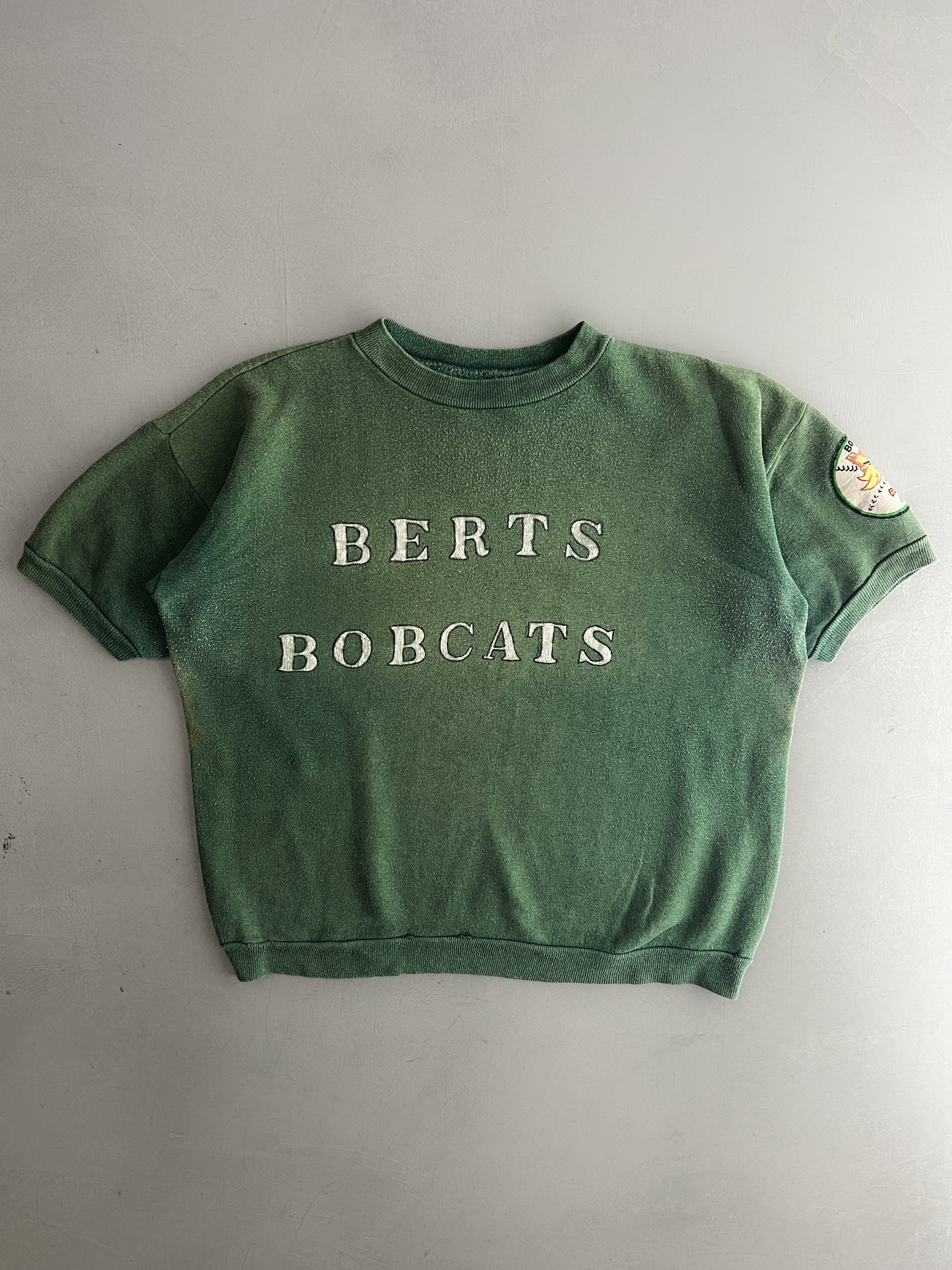 Faded Hand Drawn ‘Bert’s Bobcats’ Short Sleeve Sweatshirt [M/L]