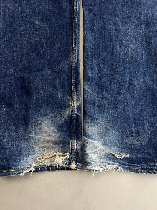 Thrashed 00's Levi's 520's [39"]