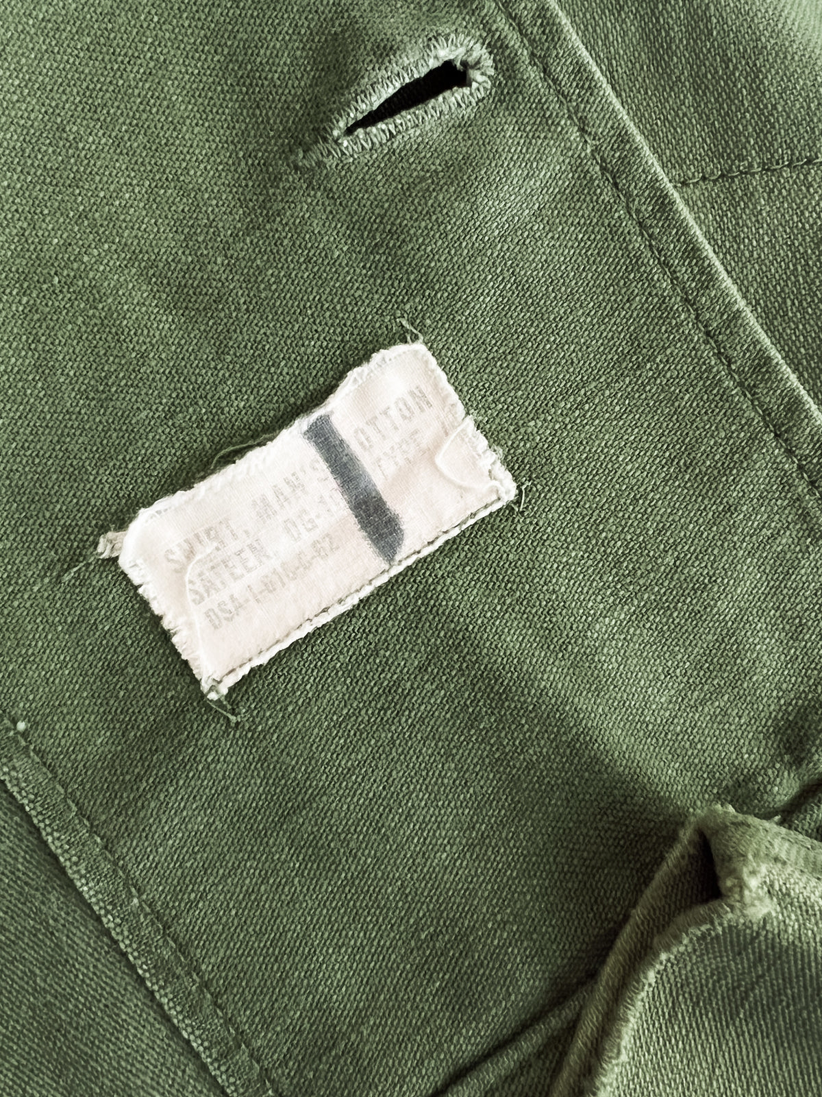 1960’s U.S. Army OG-107 Utility Shirt w 196th Infantry Brigade [M/L]