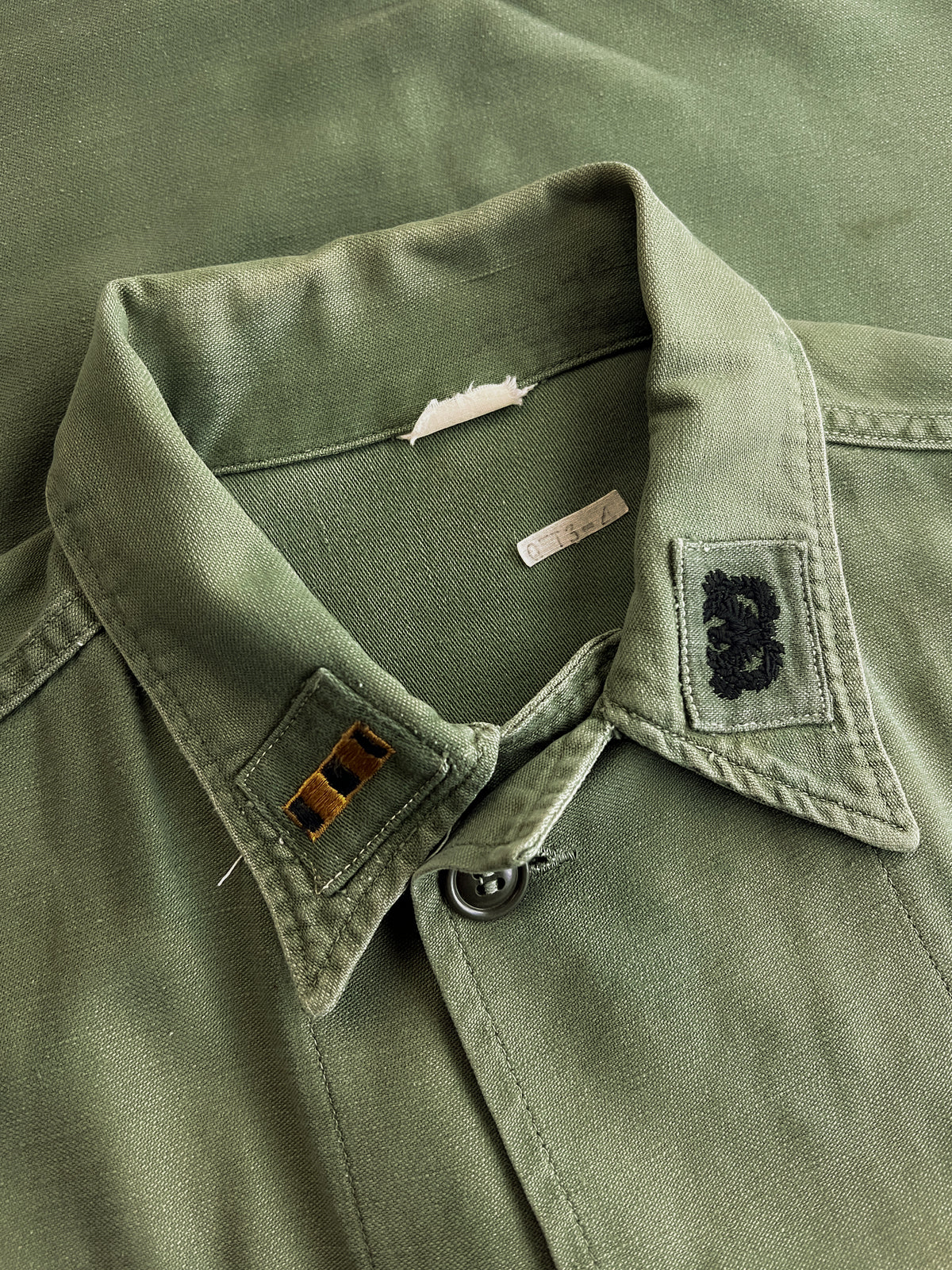1960’s U.S. Army OG-107 Utility Shirt w 196th Infantry Brigade [M/L]