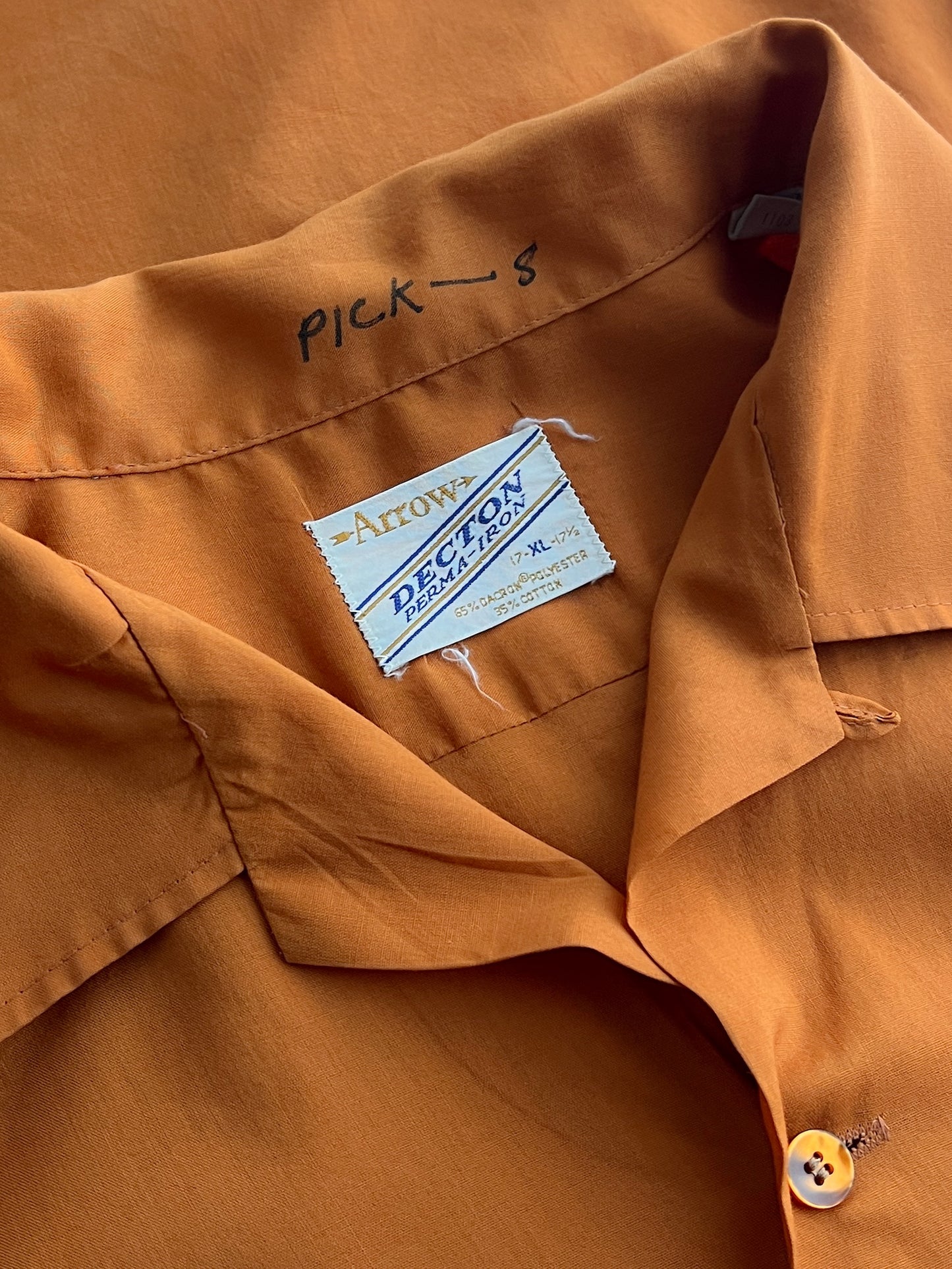 1960's 'Hook Em Horns' Loop Collar Shirt  [XL]