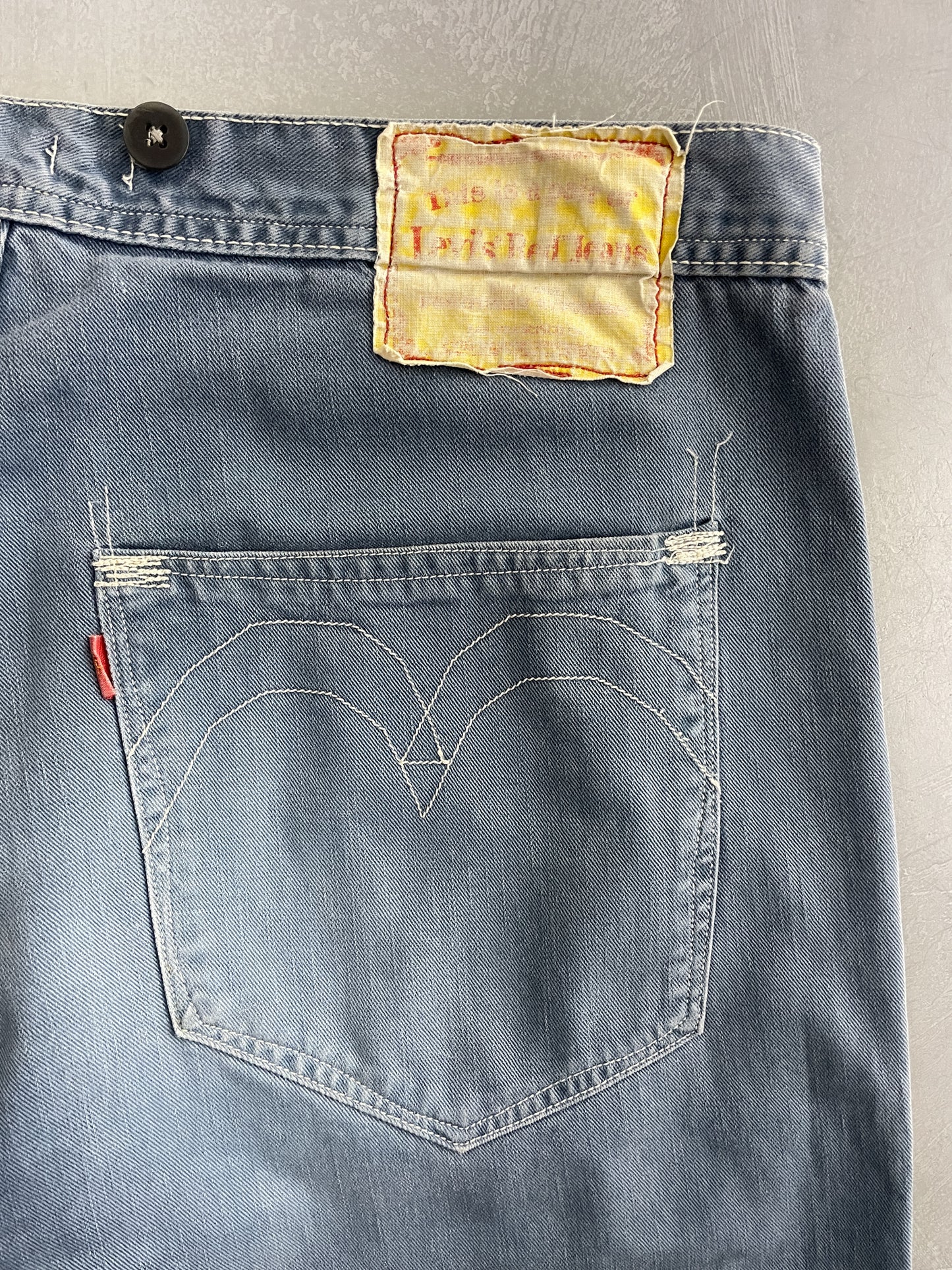 Faded Levi's Red Jeans [32"]