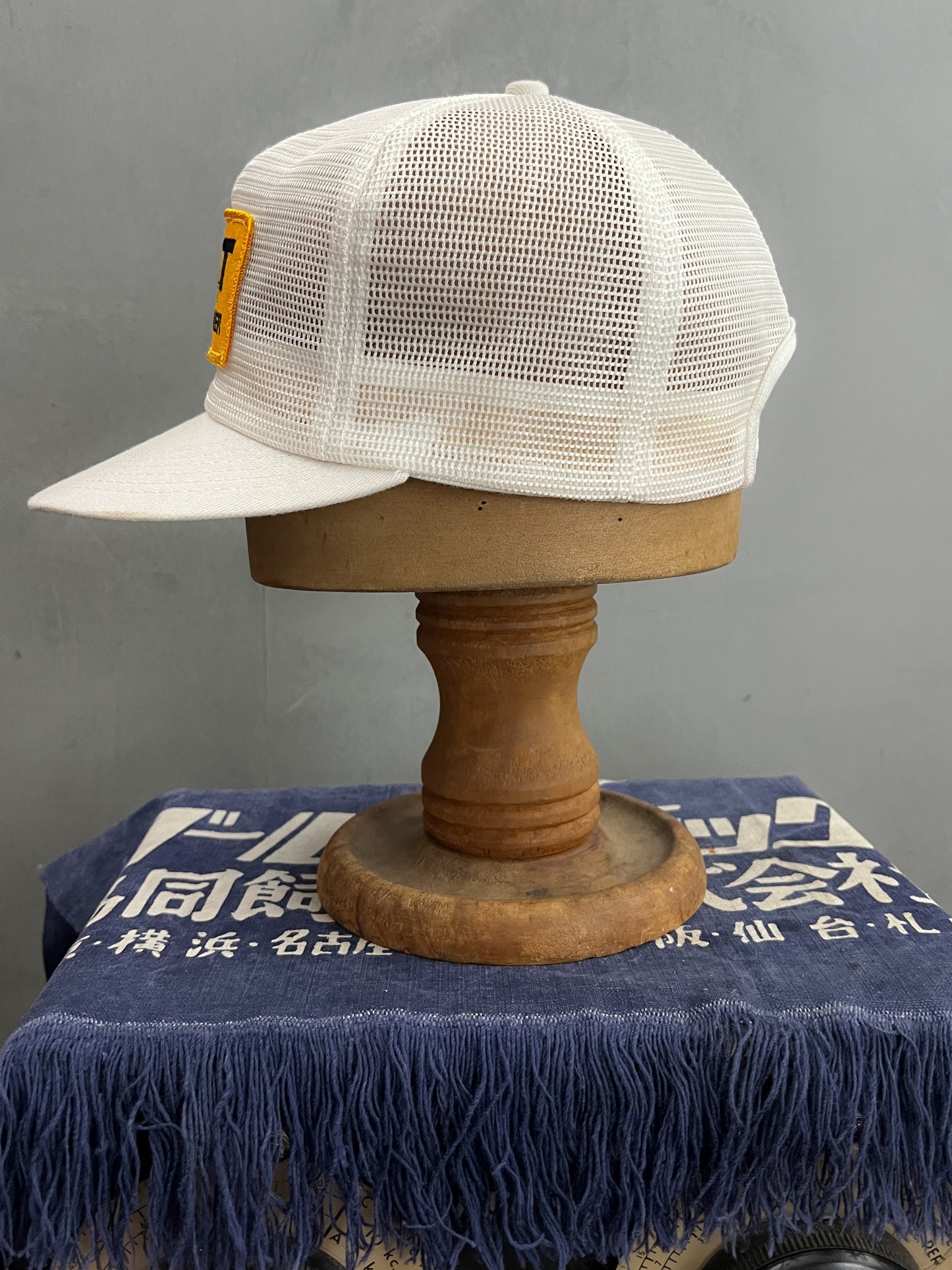 Cat Full Mesh Trucker