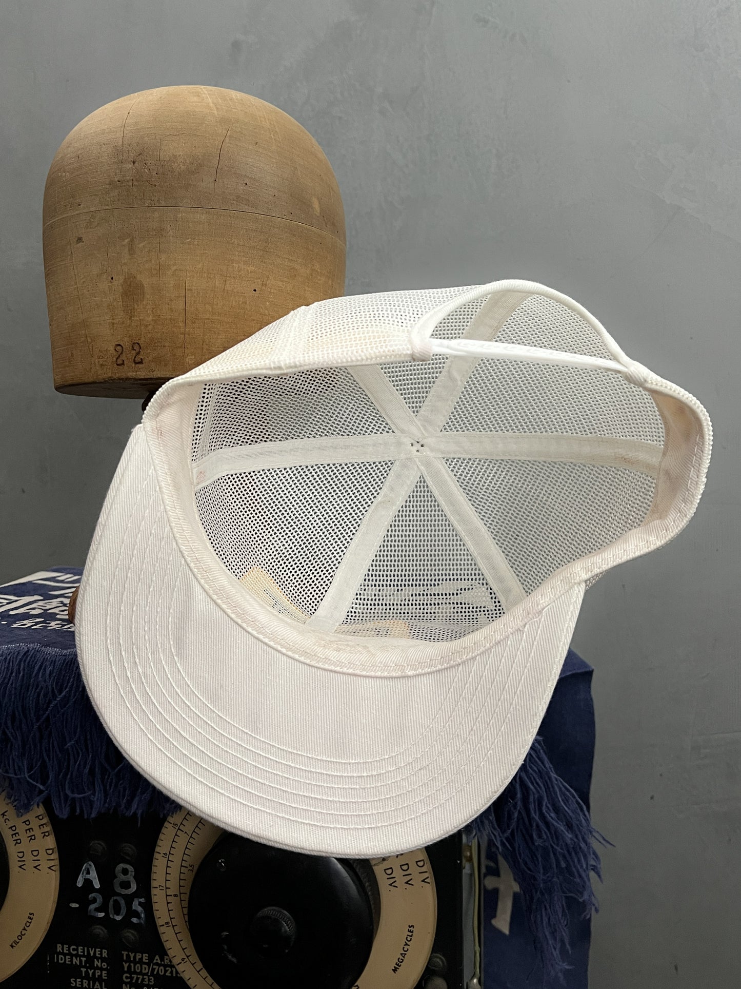 Cat Full Mesh Trucker