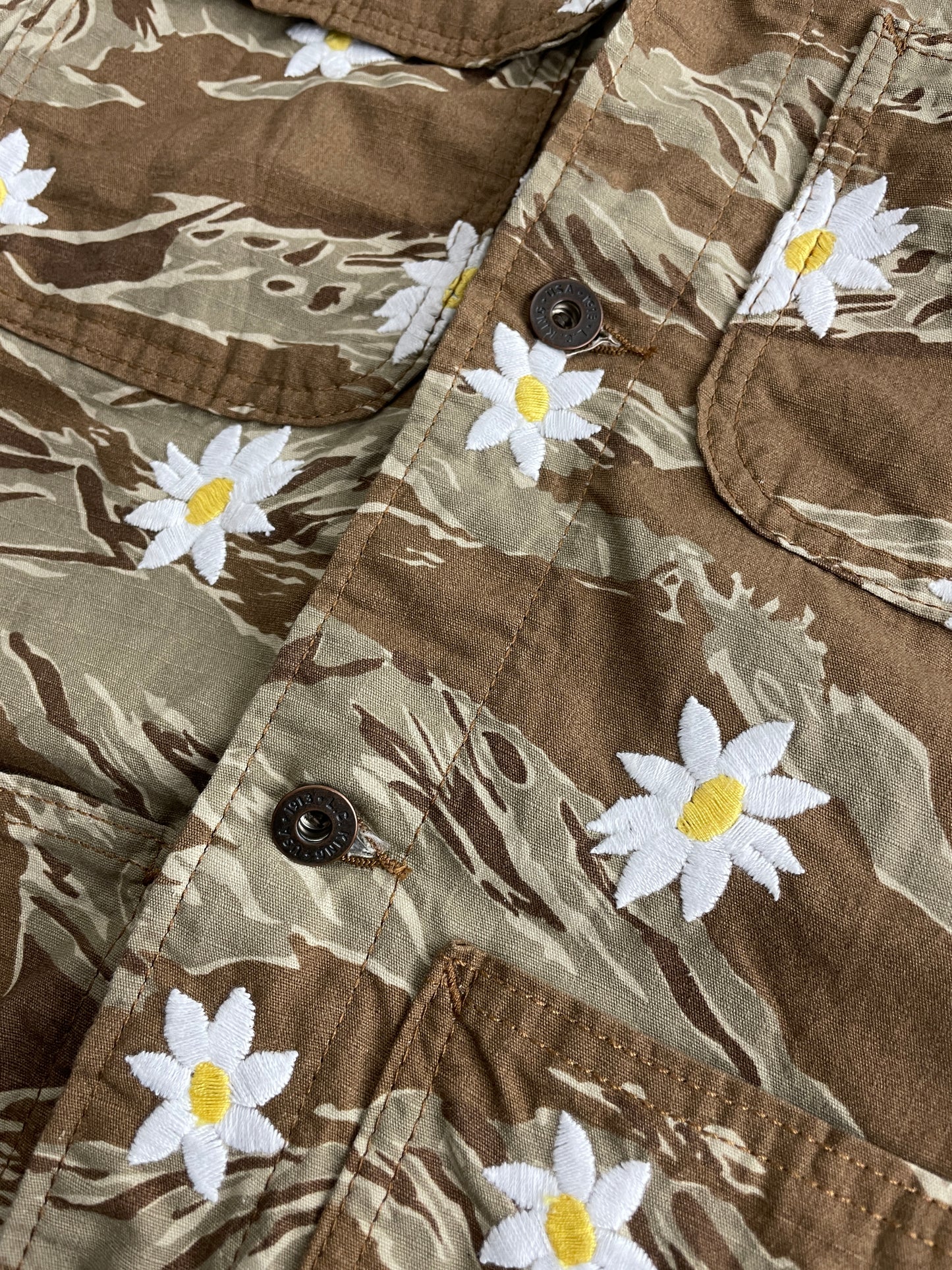 Embroidered Daisies Camo Jacket [M]